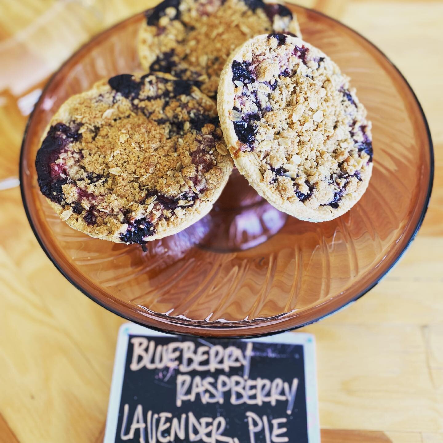 Oregon blueberry, raspberry, &amp; lavender crumb pies!! Berry season is rad! #oregonberries #blueberries
