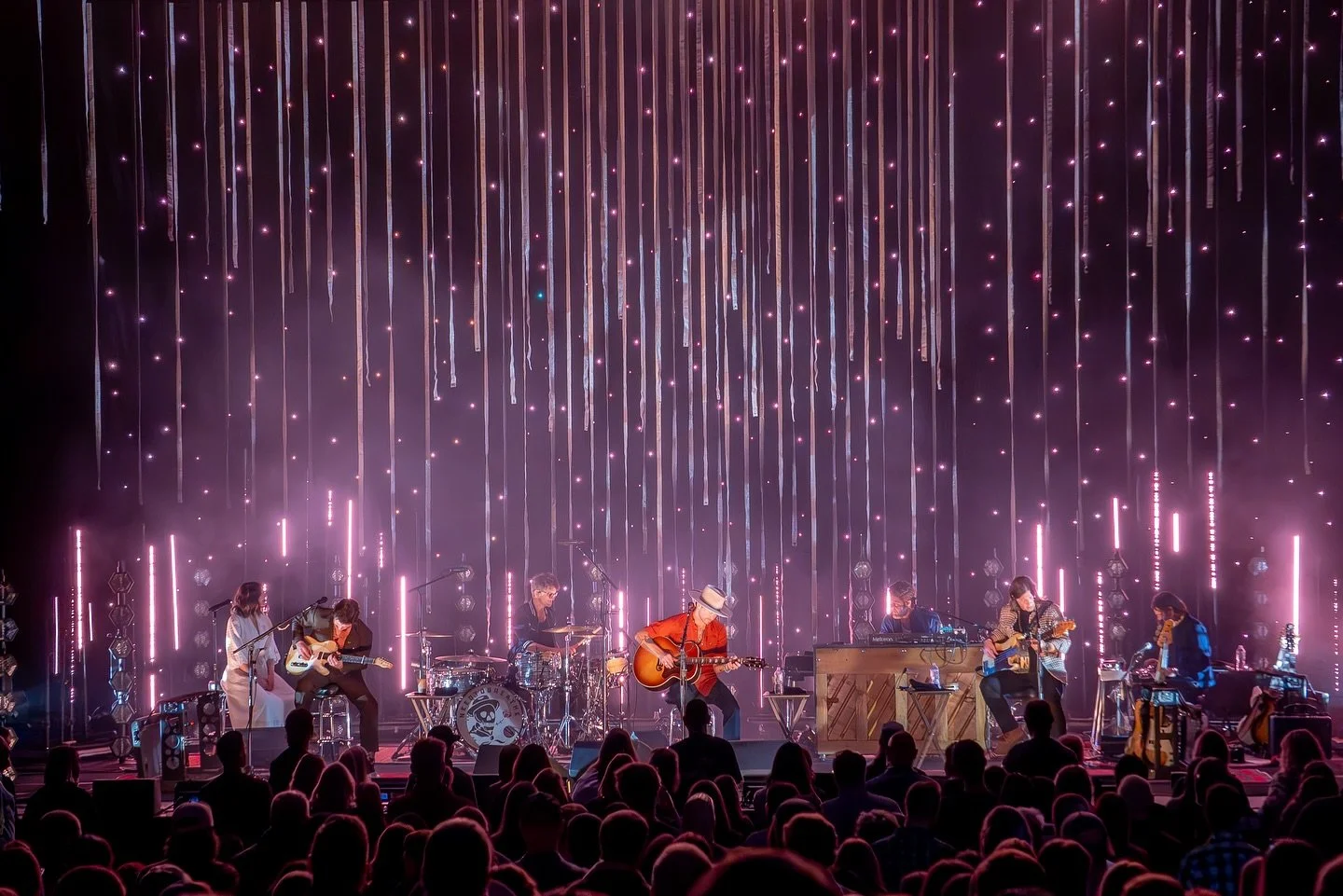 And that's a wrap ✨🤝 

.
Last show with @needtobreathe @tntheatre was a gift. Thank you NTB for having me out on this fall tour with you all. Thank you for lifting up my songs and letting me share my story each night. Ya'll are family 🤍 

Thank you
