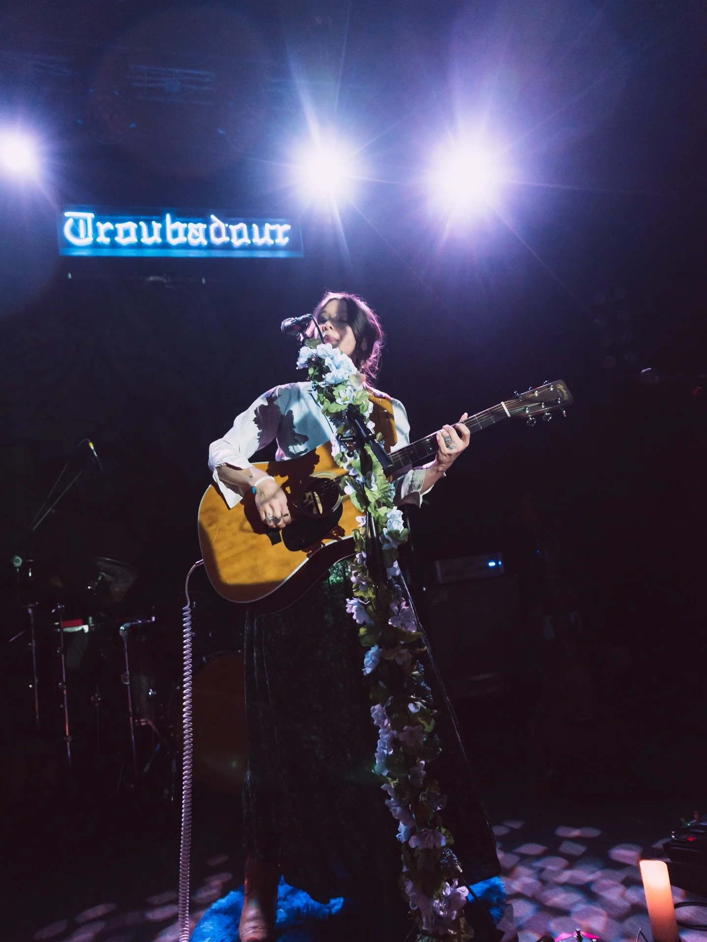 LA &bull; wow. thank you 💙 getting to sing songs the from The Alchemist for you in this room is a forever memory. 

Thank you @lindsayell for having me @thetroubadour with you last night ✨ 

📸 @mhudelson