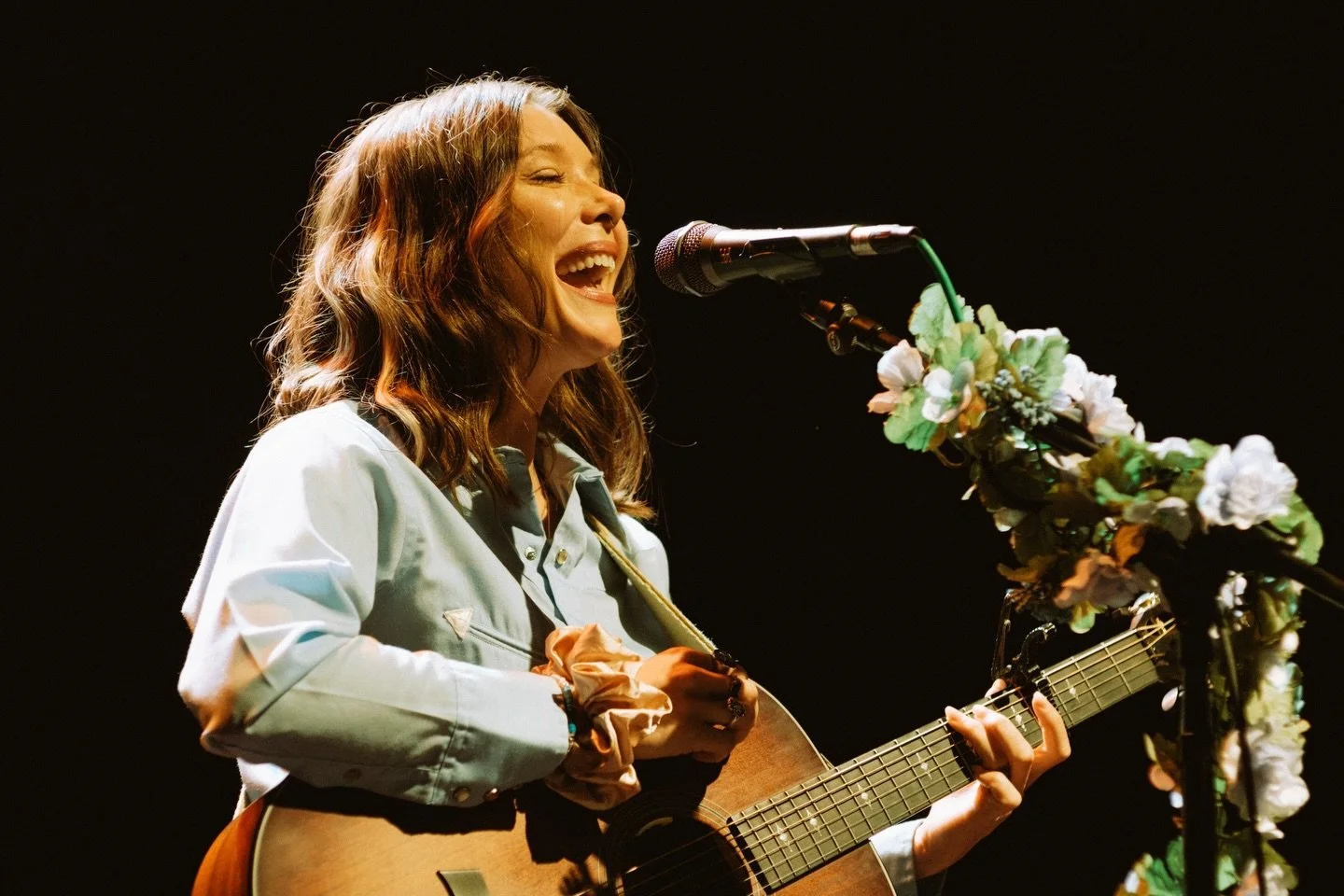Night 1 w/ @stephen.wilson.jr  @fillmoresilverspring was ✨✨

Thank you SWJ for having me up to share my song stories. I loved getting to meet you all. Thank you for taking the time to listen. 🙏

Thank you @jacekartye for capturing this night 🤍