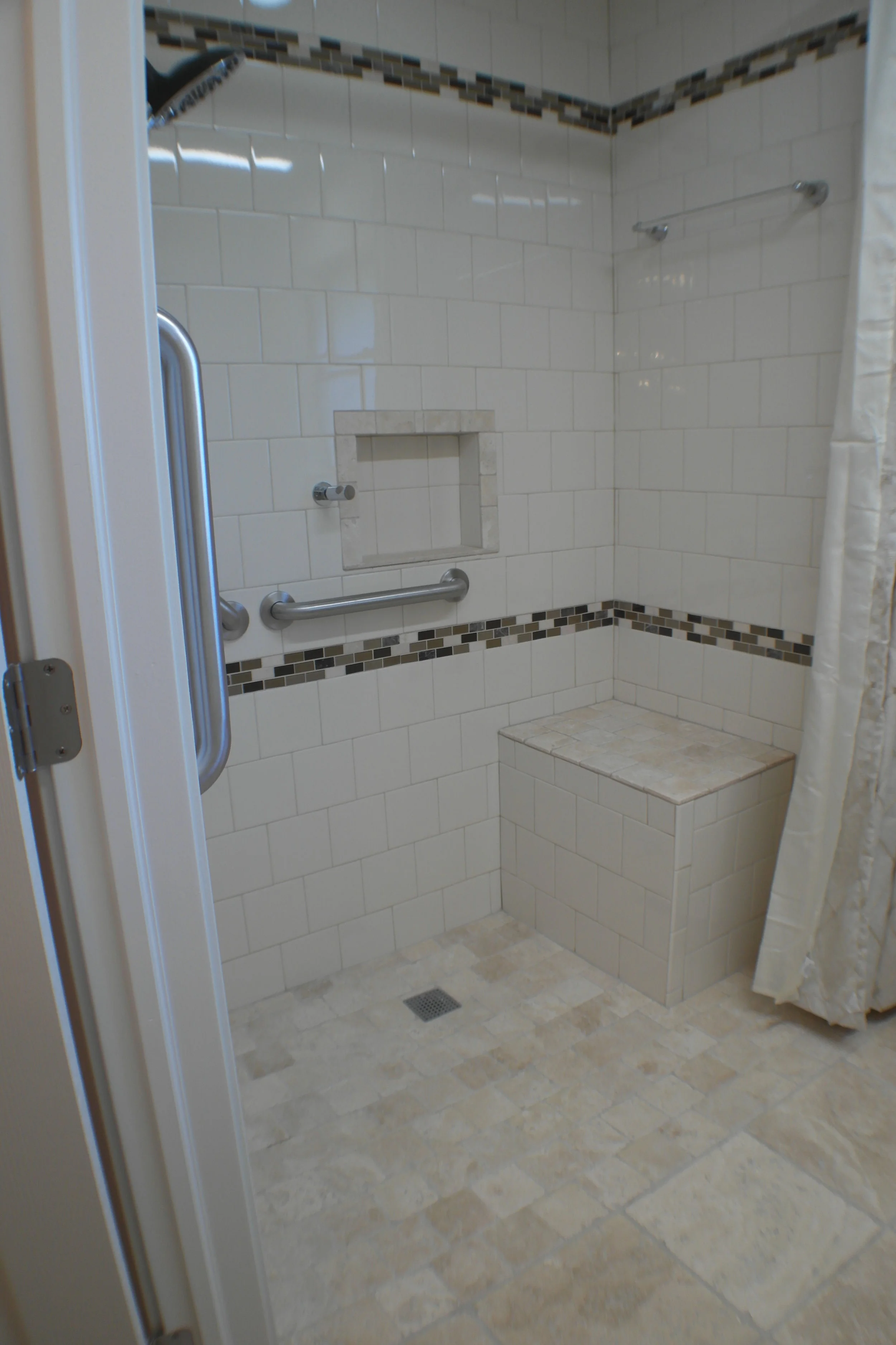 ROLL IN SHOWER  EZACCESSBATHROOMS.COM 8322028453 MILLER 082.JPG