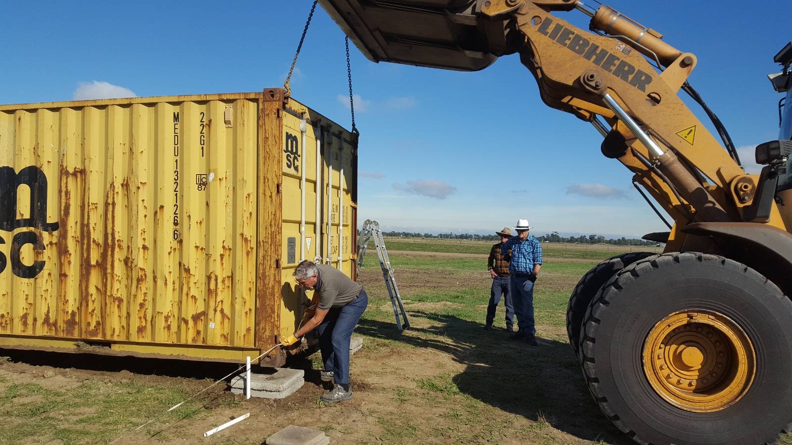 20/4/21 Rob, Dino, David and Chris supervise positioning posimonitor progress carefully