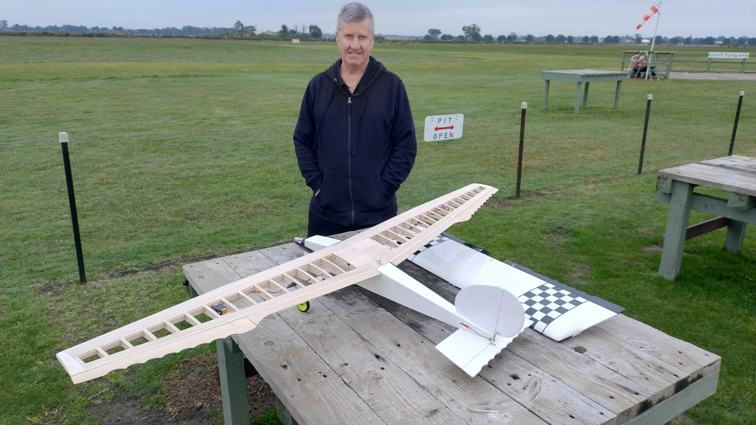  31/07/2026 - Dale L and new wing turning a stick into a glider! 