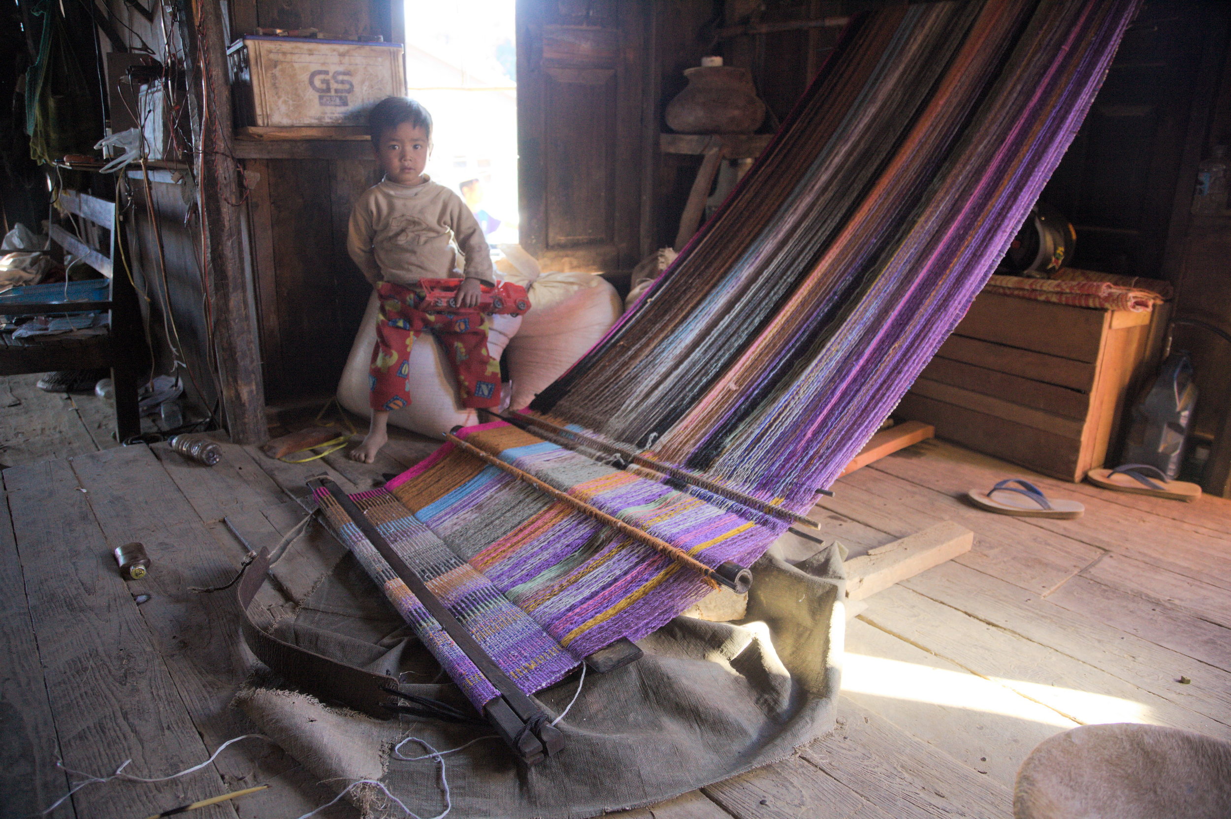  Back-strap loom in Tiddim, Chin State 