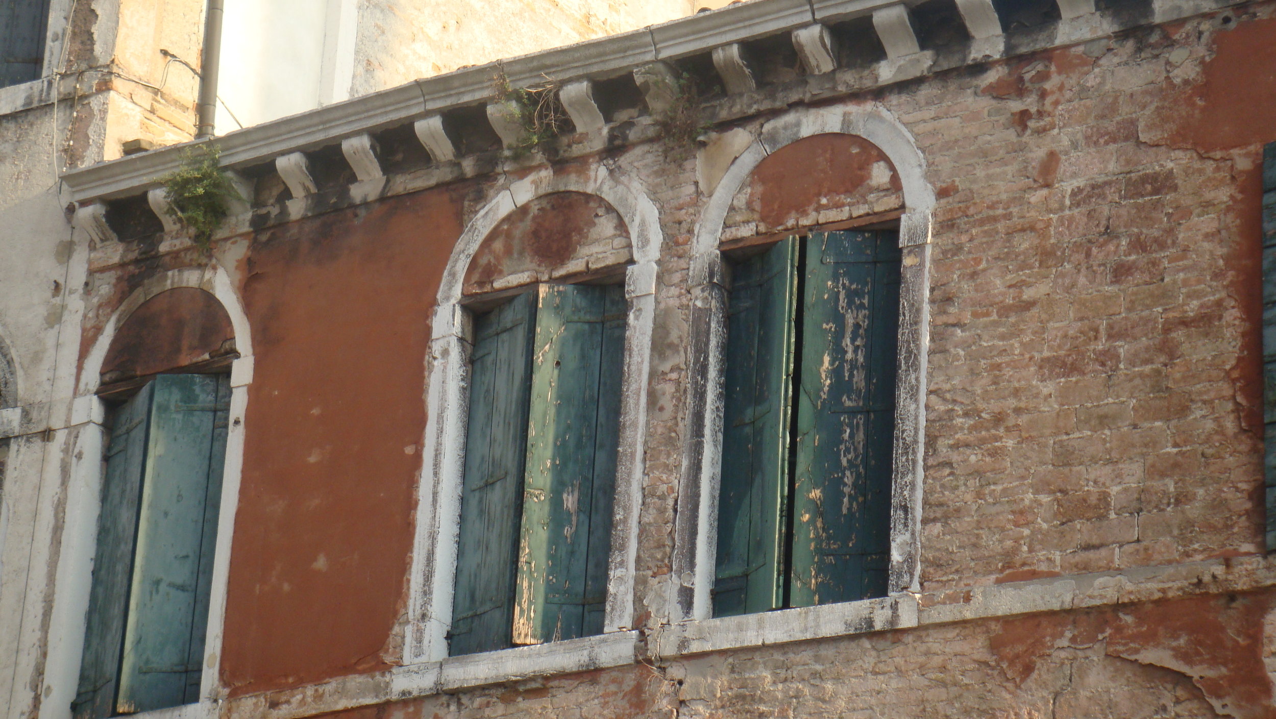 Doors and windows in italy 