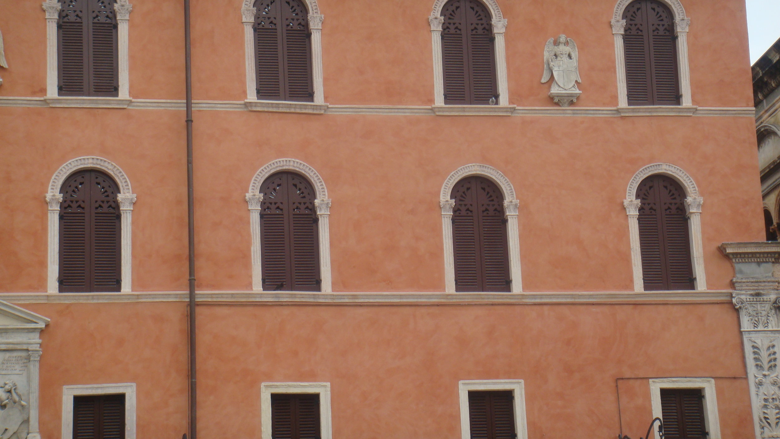 Doors and windows in italy 