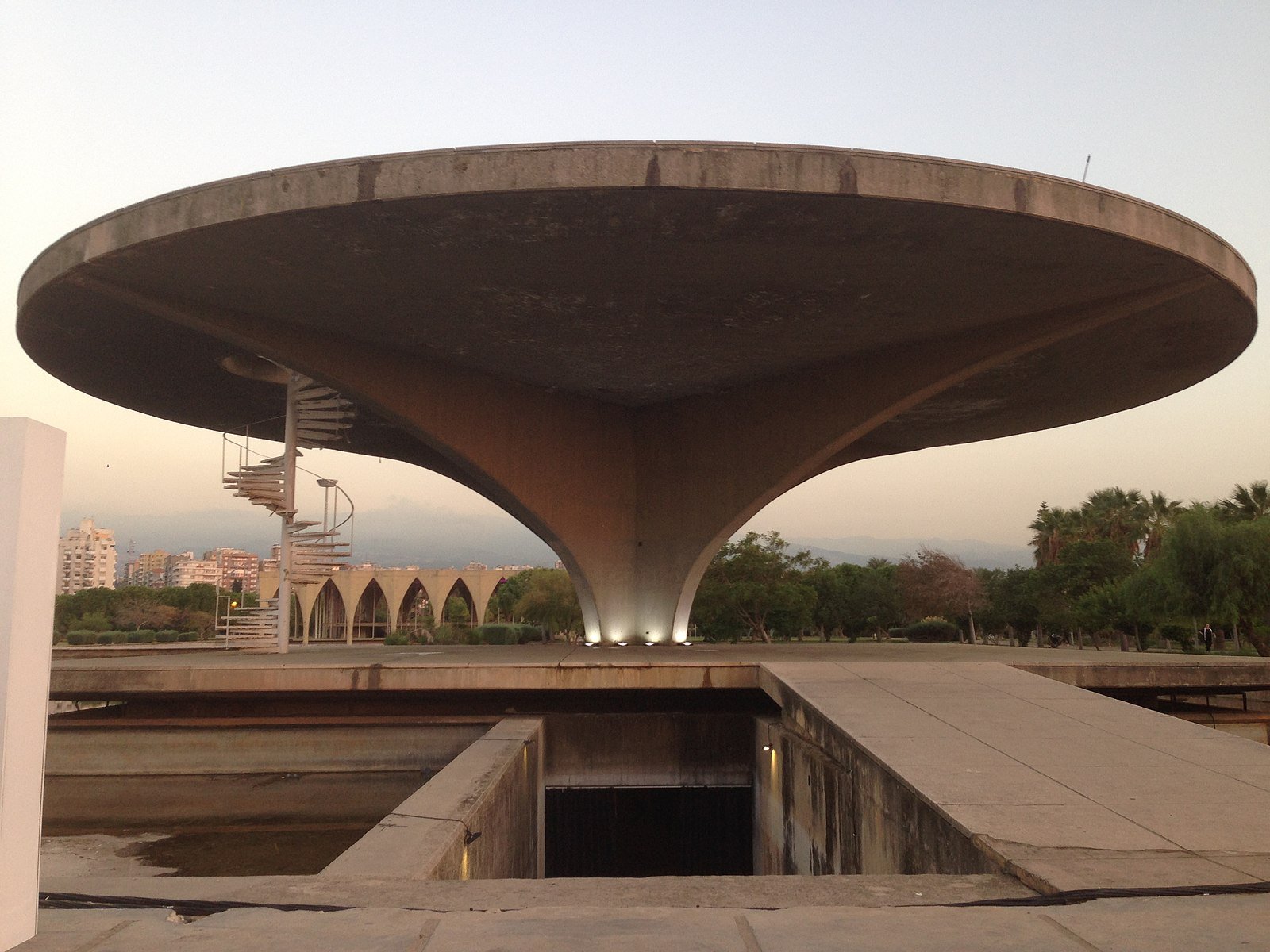1. Oscar Niemeyer .jpg