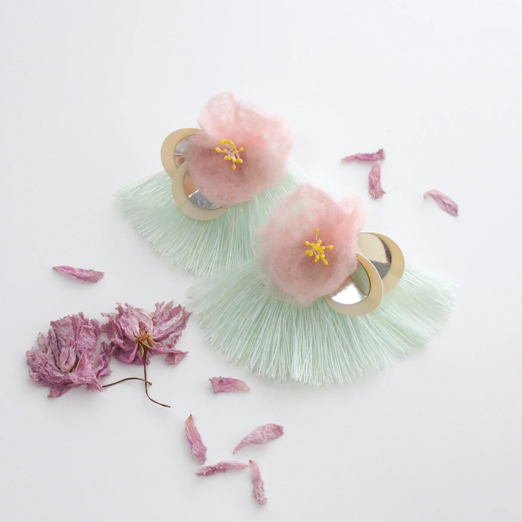 ELLI_sakura_styled.jpg