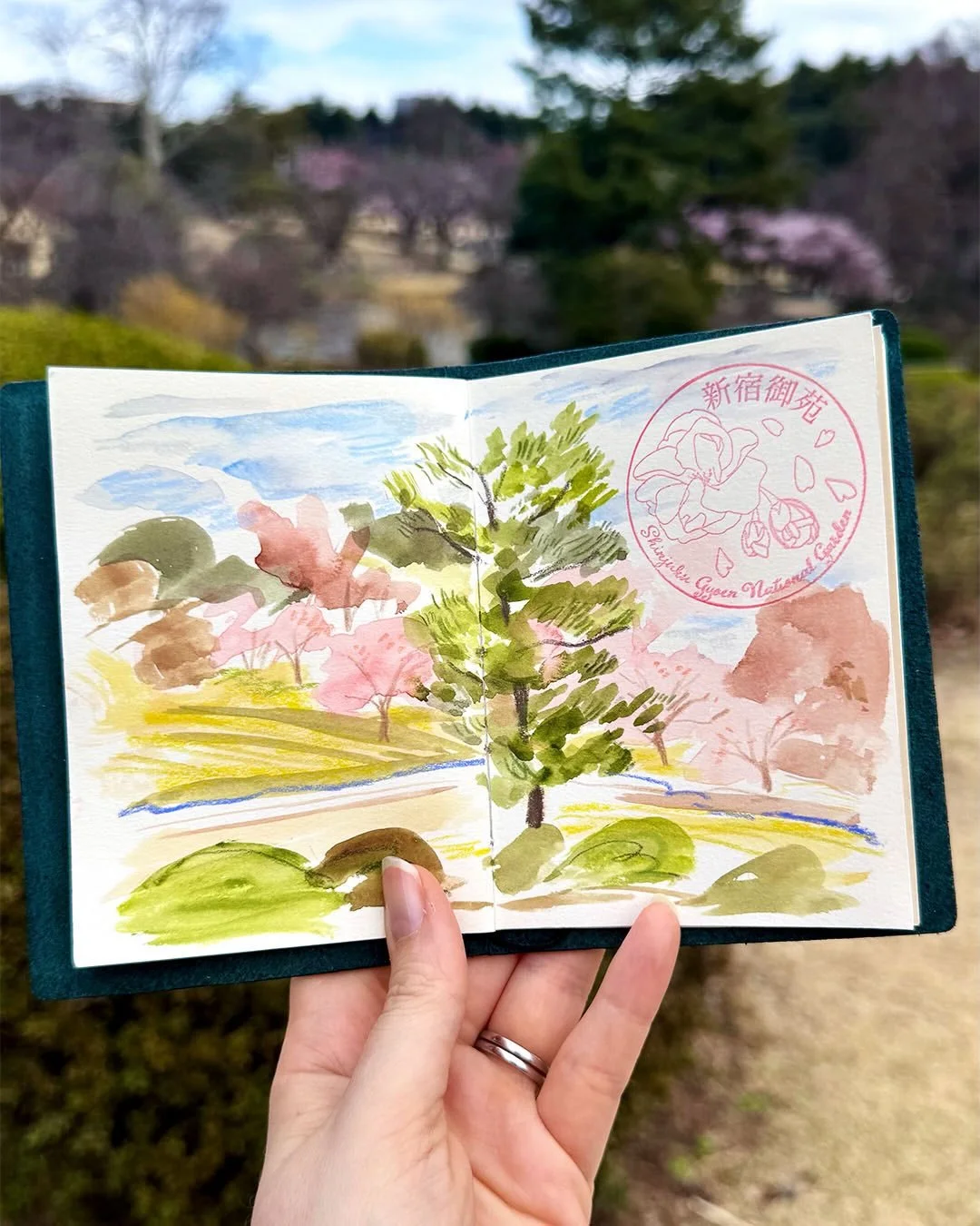 A plein air painting in the beautiful Shinjuku Gyoen National Gardens - my favourite place in Tokyo! It&rsquo;s such a peaceful place with so many perfect spots to paint 🎨 I even stamped my sketchbook spread with the stamp in the tourist centre and 