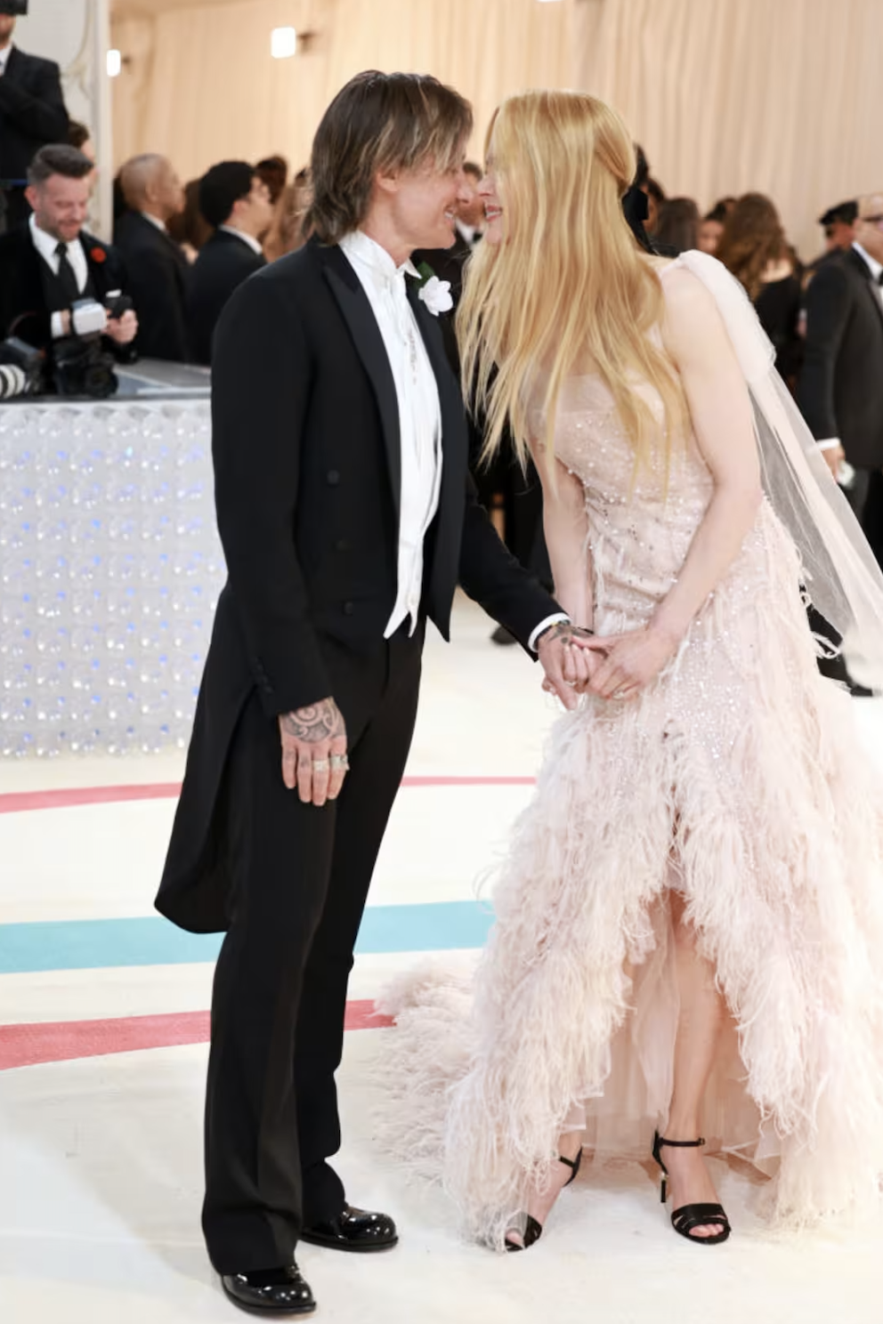 Nicole Kidman and Keith Urban cuddle up on the 2023 Met Gala red carpet