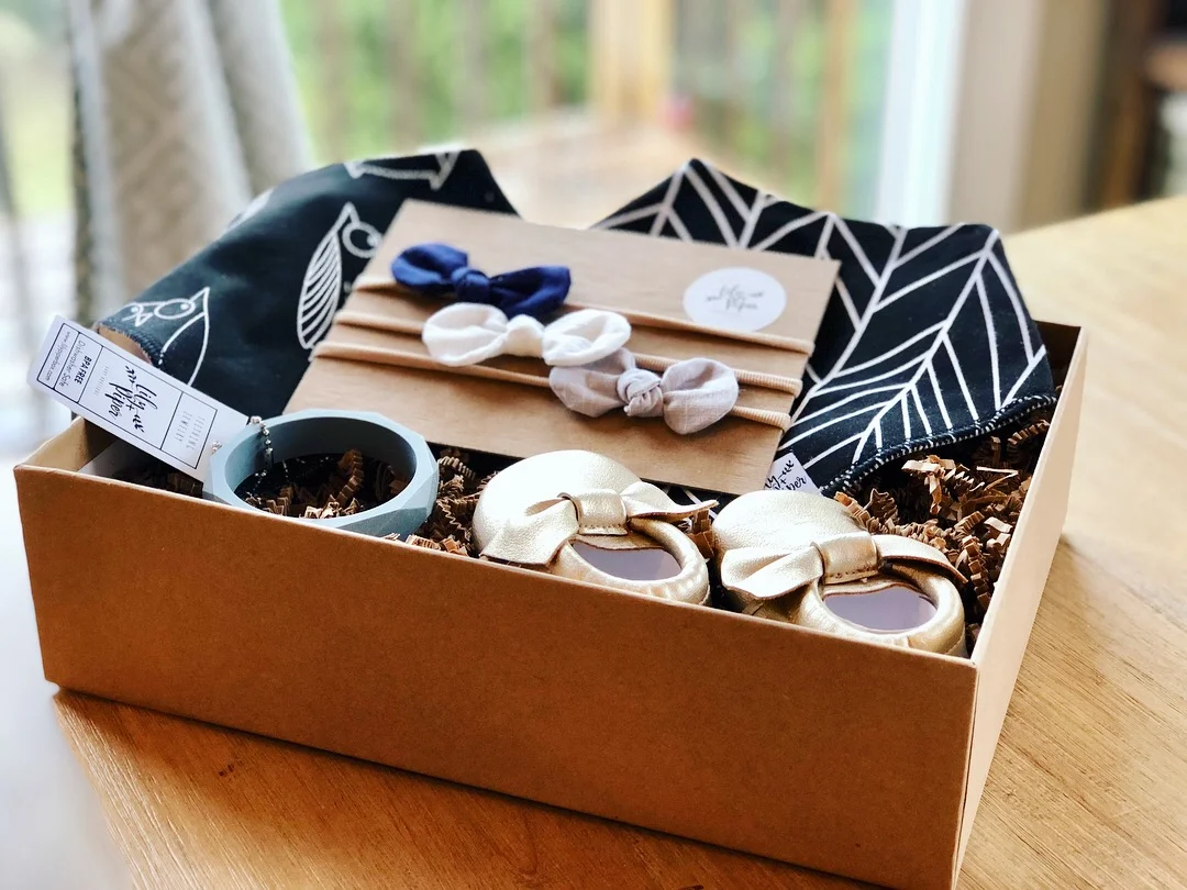 Baby Birth & Baby Shower Gift Idea | The Lily + Piper Box Review