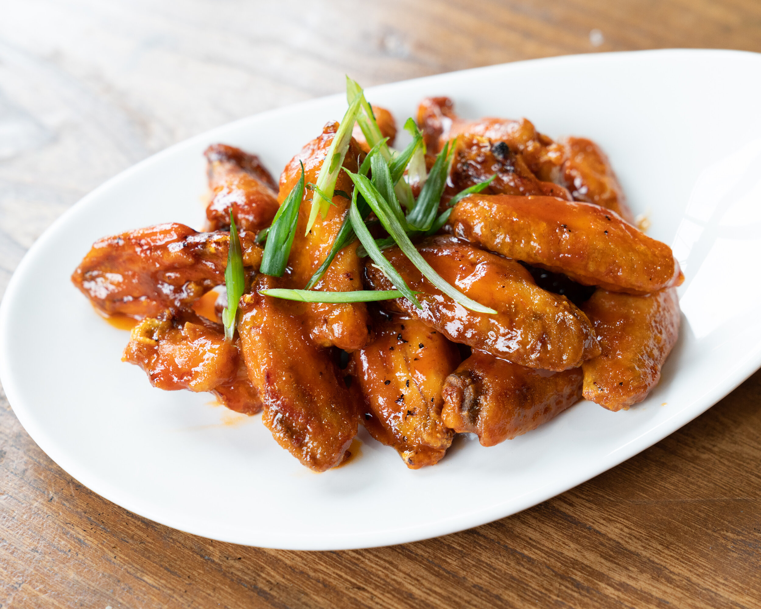 Hearthstone_Brewery_Honey_Sriracha_Chicken_Wings_2880x2304-5.jpg