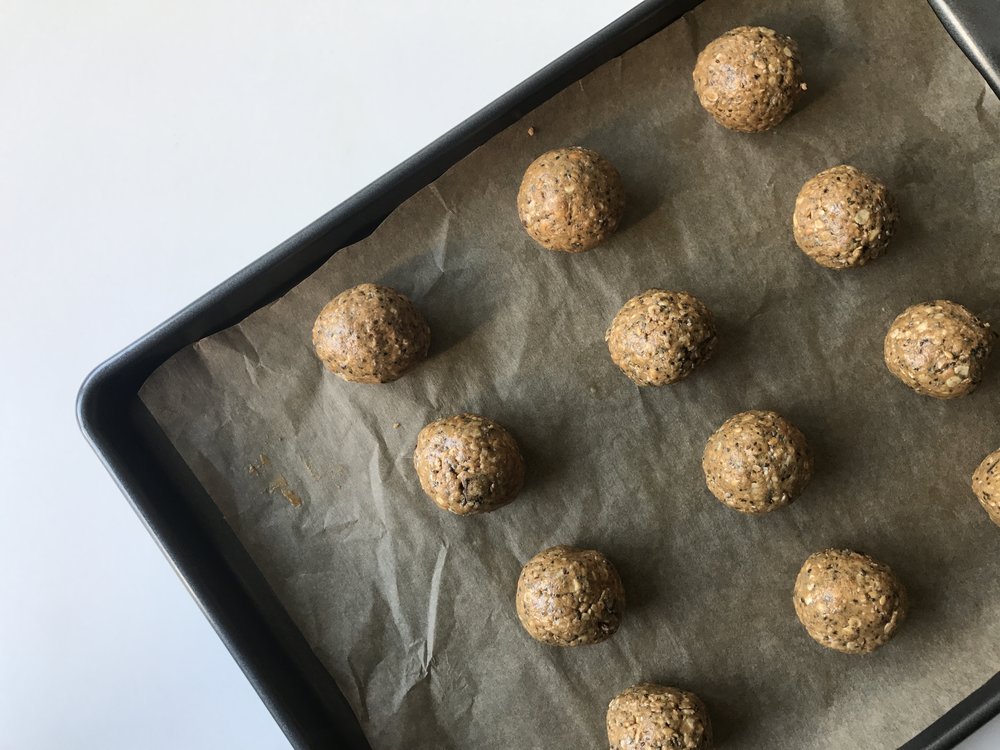 Peanut Butter Chocolate Coconut Energy Bites -- The Life She Wanders
