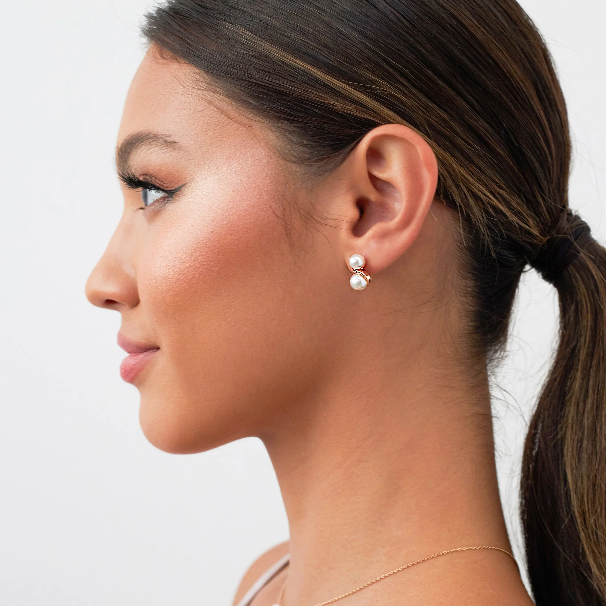 BIRDY_GREY_LEXINGTON_PEARL_EARRING_GOLD_RT_01.jpg