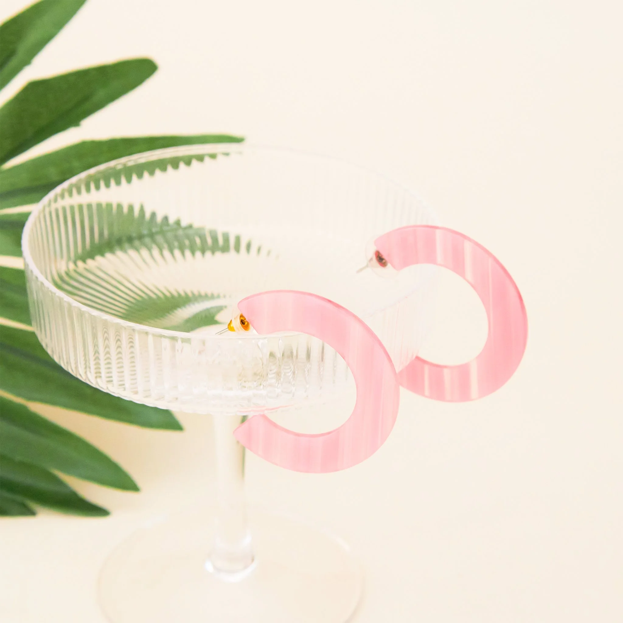BIRDY_GREY_RESIN_HOOP_EARRINGS_PINK_02.jpg