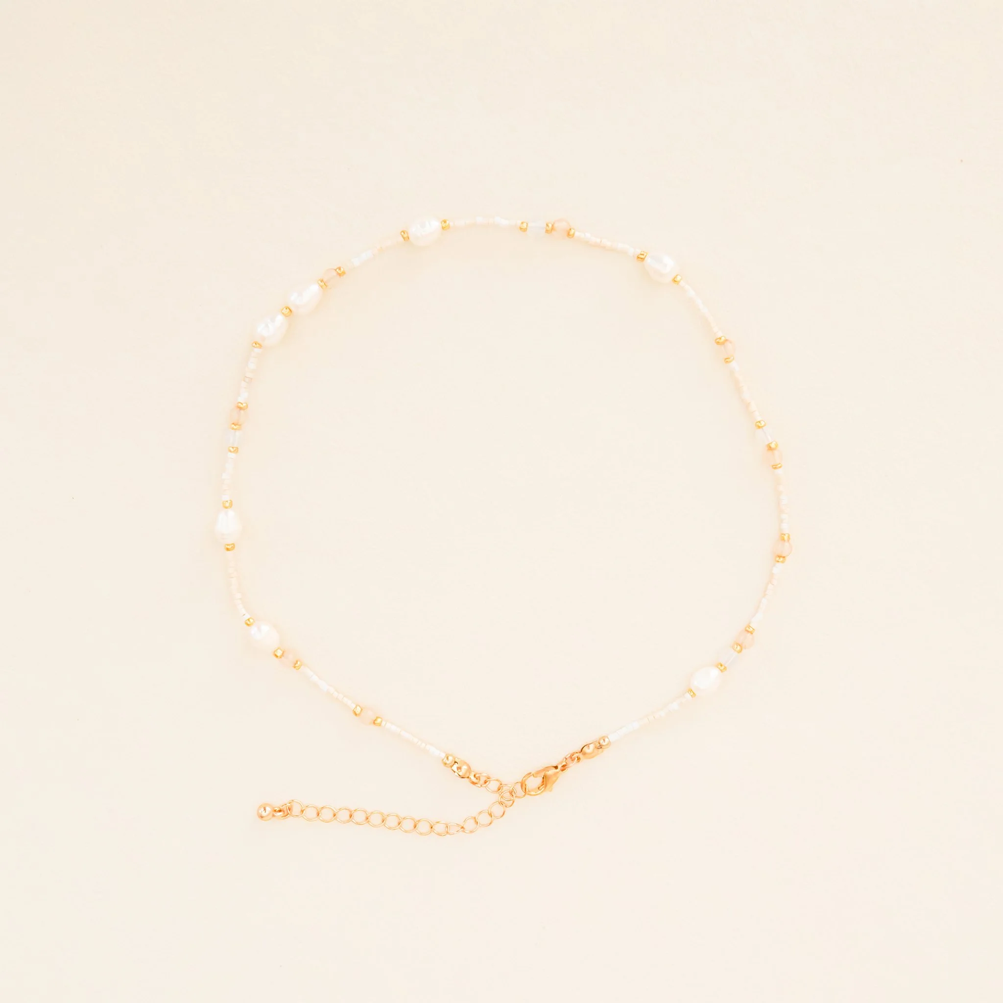 BIRDY_GREY_BEADS_AND_PEARL_NECKLACE_WHITE_01.jpg