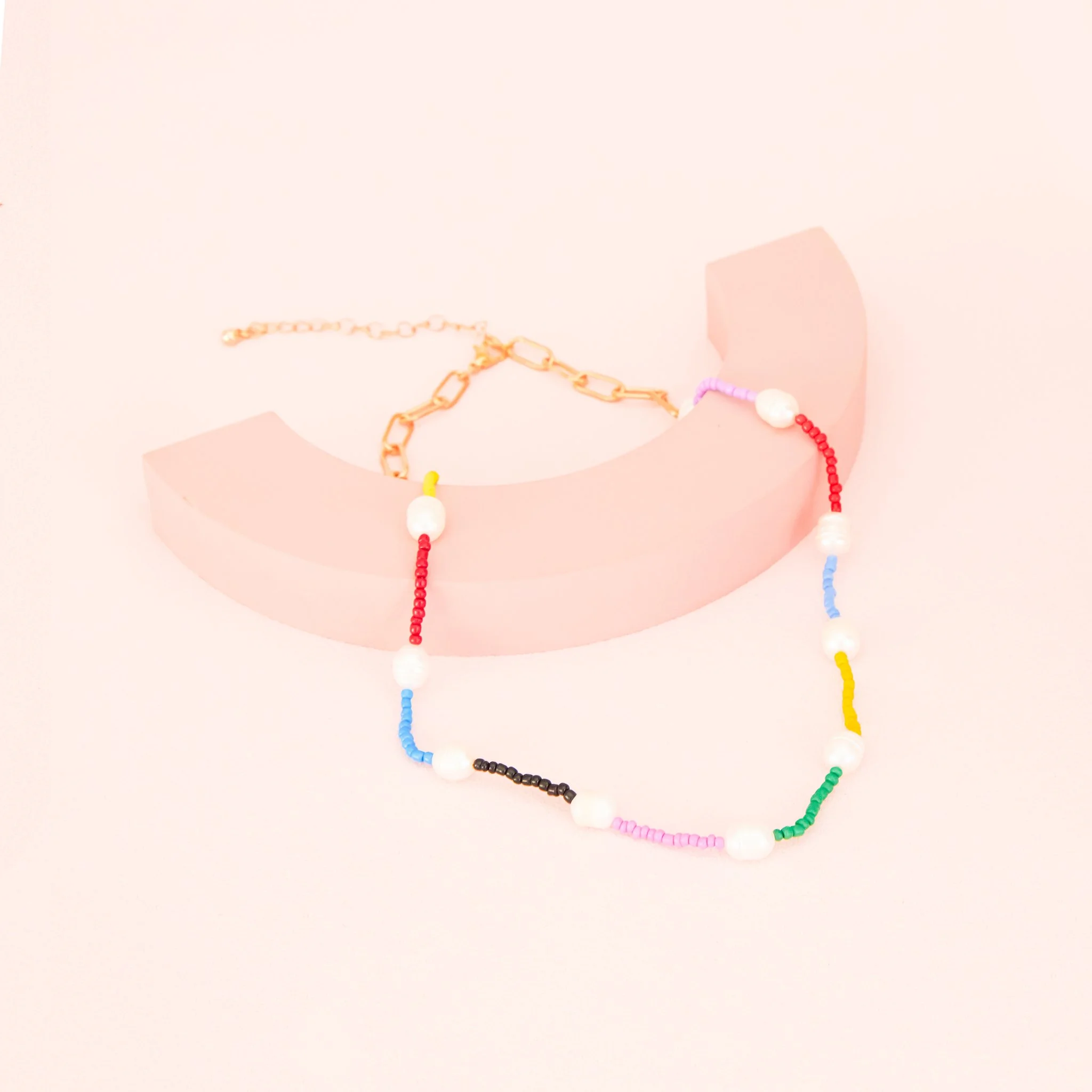 BIRDY_GREY_MULTICOLORED_BEADS_AND_PEARL_NECKLACE_01.jpg