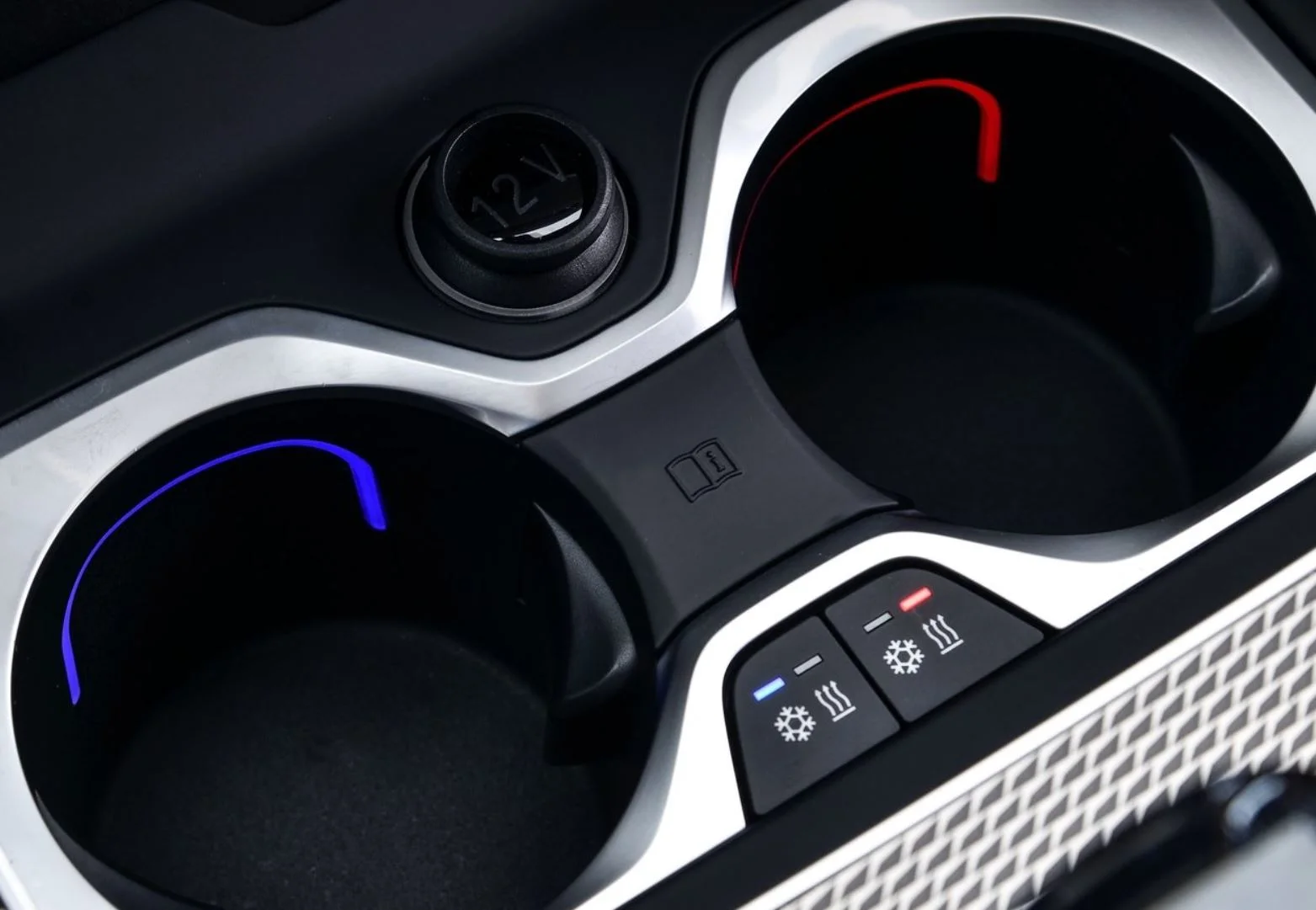 BMW_Heated_cup_holders.JPG