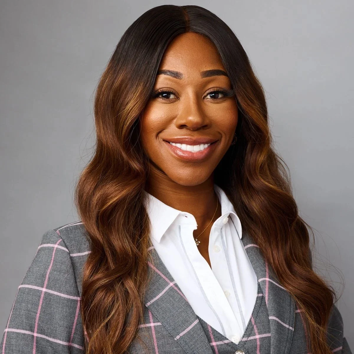 High-end personal branding portrait of a woman for the Deluxe headshot session.