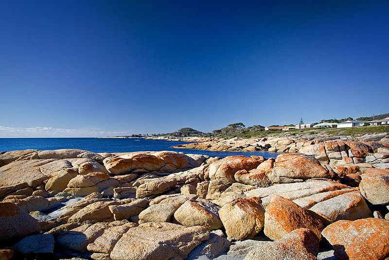Apartments on Fraser Bicheno- Granite rocks Bicheno