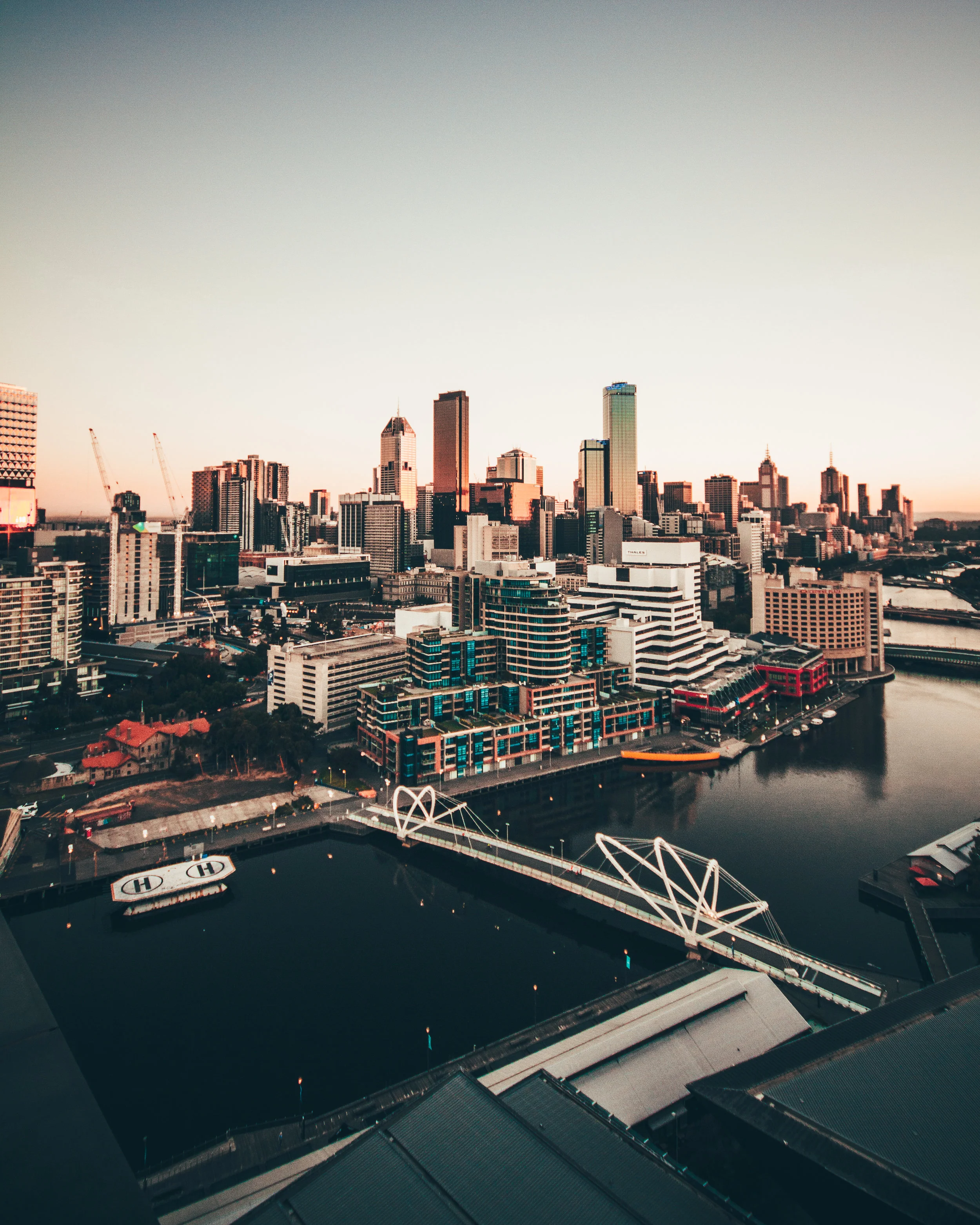 City scape of Melbourne city and the Yarra.jpg