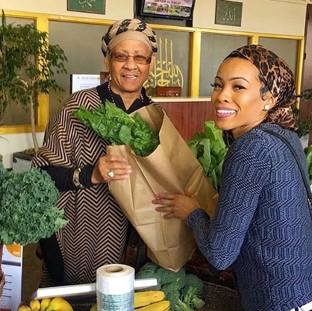 In honor of #BlackHistoryMonth this week, we&rsquo;re hosting change-makers from our community for full day IG takeovers! We&rsquo;re so excited to feature Yasmeen Salaam in our second IG takeover. Here&rsquo;s a little more about her:⁣
⁣
Although Yasmeen Salaam is a native of San Diego, California, her roots were cultivated while completing undergraduate studies in Tuskegee, Alabama. She was assigned to research agricultural economics and its impact on rural communities before graduating with a dual concentration in supply chain management and sales &amp; marketing. While conducting case studies, she noticed how limited access to fresh food contributed to an increase in diet-related diseases and loss of profit for food enterprises within urban and rural communities. In 2013, Yasmeen founded Carver&rsquo;s Produce (@carversproduce)to help create a healthy supply and demand for fresh food within southern food deserts. Carver&rsquo;s Produce, continues the tradition of George W. Carver, by connecting minority food enterprises to new distribution channels. Since January 2016, Carver&rsquo;s Produce has aggregated over 5,400 lbs. of regional surplus produce from cooperative farms to grocery stores, restaurants, and lunch programs in food deserts. ⁣
⁣
In 2017, Yasmeen successfully graduated from the Center for Civic Innovation (@CivicAtlanta) intensive Food Innovation Fellowship, where she developed and improved her business model to create Atlanta&rsquo;s first food hub cooperative &amp; distribution center.  Due to her impact work, she was selected alongside nine other women to receive a social enterprise investment by the Sara Blakely &amp; her foundation (@sarablakely) to begin Carver&rsquo;s Produce third phase of development. In January 2018, @atlantamagazine named Yasmeen one of Atlanta&rsquo;s Movers and Shakers in Food and Dining. As she continues to execute the vision for Carver&rsquo;s Produce she&rsquo;s just as committed to transforming urban policy around agriculture. Her favorite quote is, &ldquo;Education is the greatest tool for advancing the society.&rdquo; - Imam Warith Deen Mohammed (raa).⁣
⁣
#BlackHistoryMonth #BlackMuslimHistory
