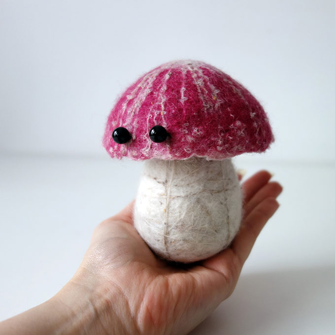 Artiste textile française CAM DUP - Camille Dupuis - champignon feutré