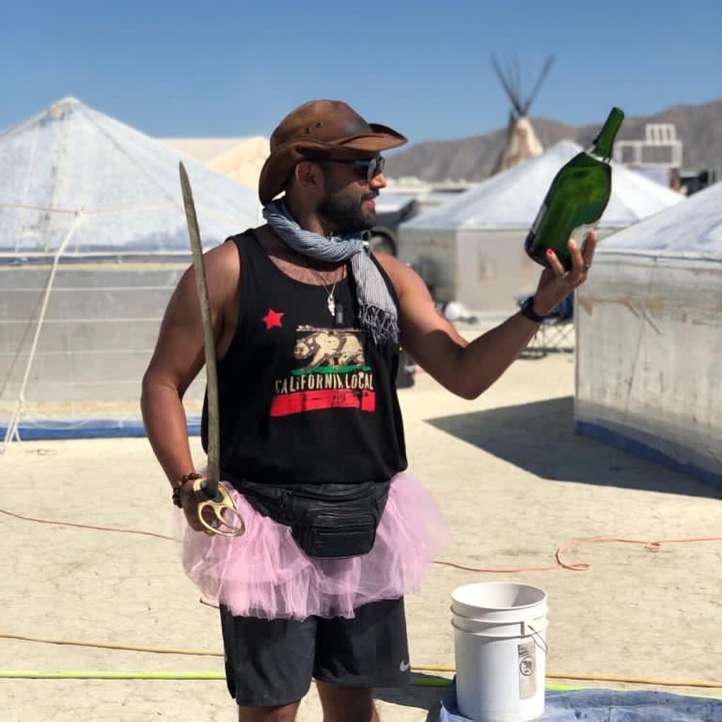 Just received this photo from Burning Man 2019.
🗡 🍾 
The main source of embarrassment was the multiple attempts it took me to sabrage the champagne (cut off the top with a sword). Swipe right ➡️

#BurningMan #Wine #Champagne

@hennyhardy @_kate.pag