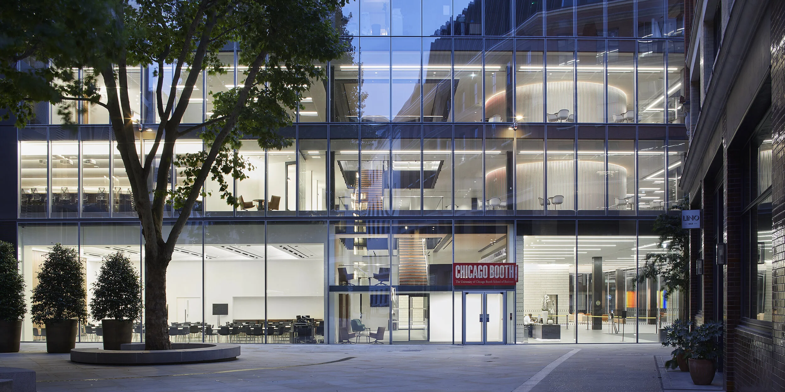 Chicago Booth London selected as an Honorable Mention by LOOP Design Awards 2020