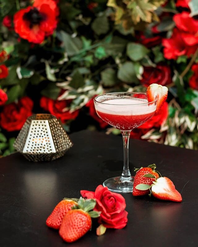 Anyone out there has plans for St Valentine's? 🌹

At Grounds and Grapes we have prepared a special cocktail for the occasion: St Valentine's Amaretto Sour 💕 we even got our flowers to match! 😉

We also have an amazing wine list and some not too sh