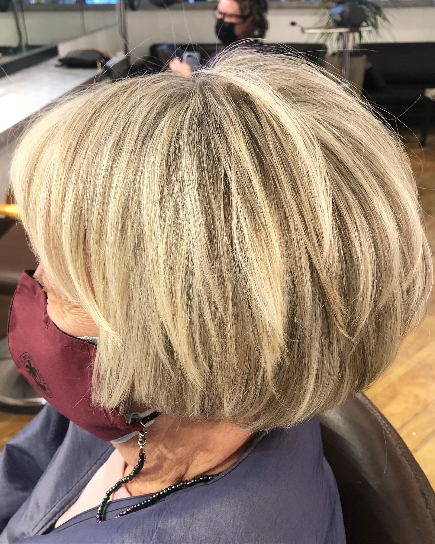 Our blondes are never basic ✨ 

STYLIST: Cut &amp; Color by Lois 
.
.
.
#blonde #highlights #depth #blowout #haircut #hairstyles #colorist #dimensionalblonde #beauty #salon #natick #boston #shorthair