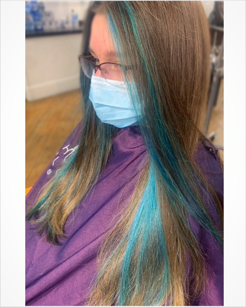 Blue dreams 💙🦋 

STYLIST: @kerri_goodwin 
.
.
.
#blue #haircolor #vivid #faceframe #color #fun #hairinspo #pop #aqua #beauty #salon #colorist #haircut