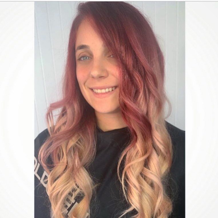 Red to Blonde Color Melt 🚨 Using @marianilaprofessional color mask for a easy fade out ! 

STYLIST: @kerri_goodwin 
.
.
.
#colormelt #marianilla #red #blonde #beauty #salon #colorist #boston #fun #haircolor #hairinspo #style #waves