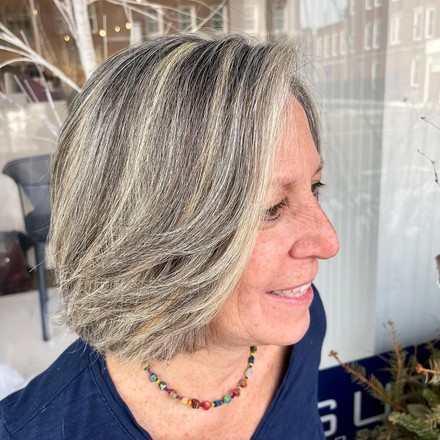 Enhancing a natural look with salt &amp; pepper blending 🧂🖤

STYLIST: color by Lois, haircut by Angela

.
.

#greyblending #greyblendinghighlights #highlights #natickhairstylist #lowlights #shorthaircut #greyhairdontcare