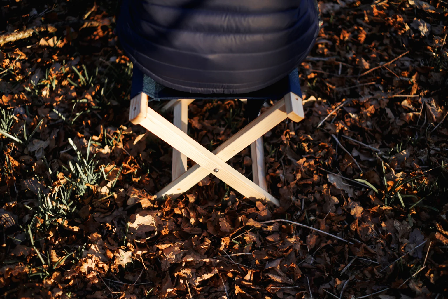 folding_stools_lo_8.jpg