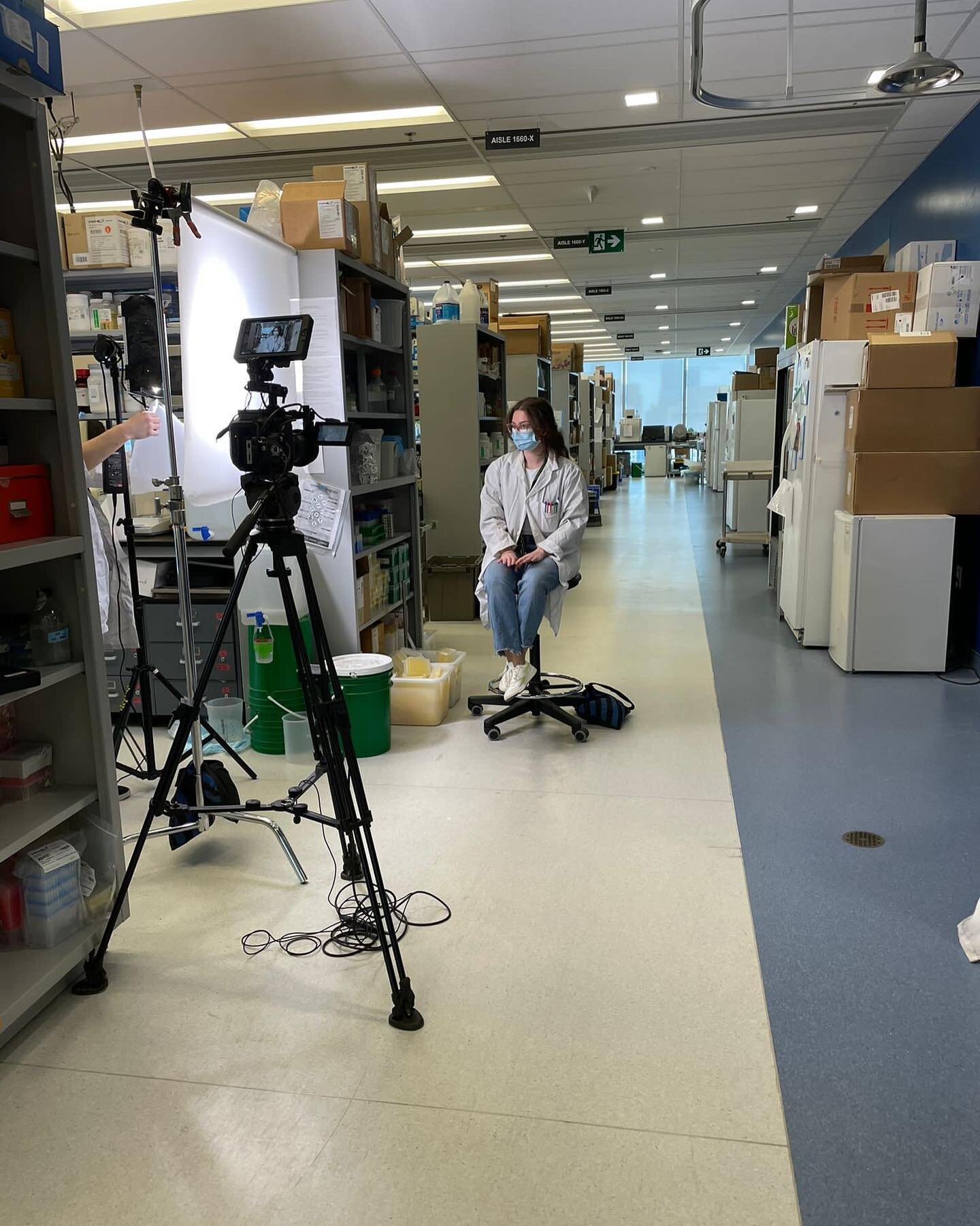 🎥 🎬 🔬 🪱 Exciting behind the scenes in lab today!