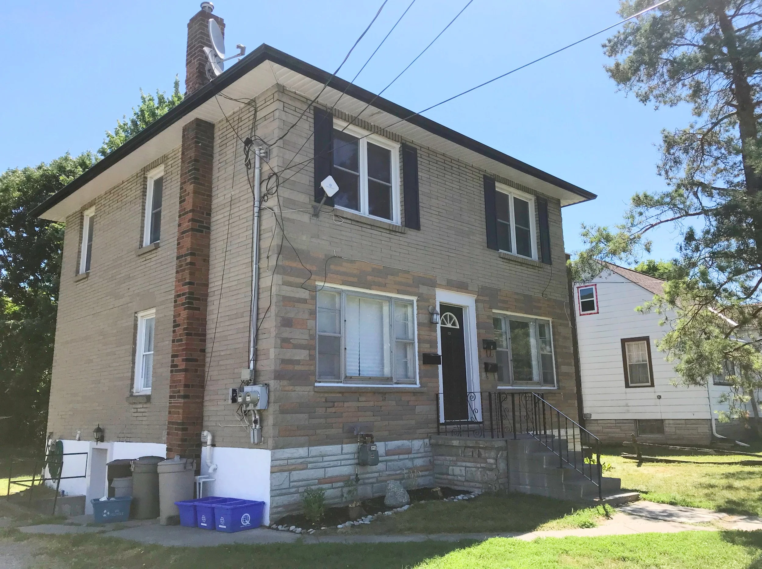 121 Stanley St simplybellevillerealestate.com Front 2.jpg