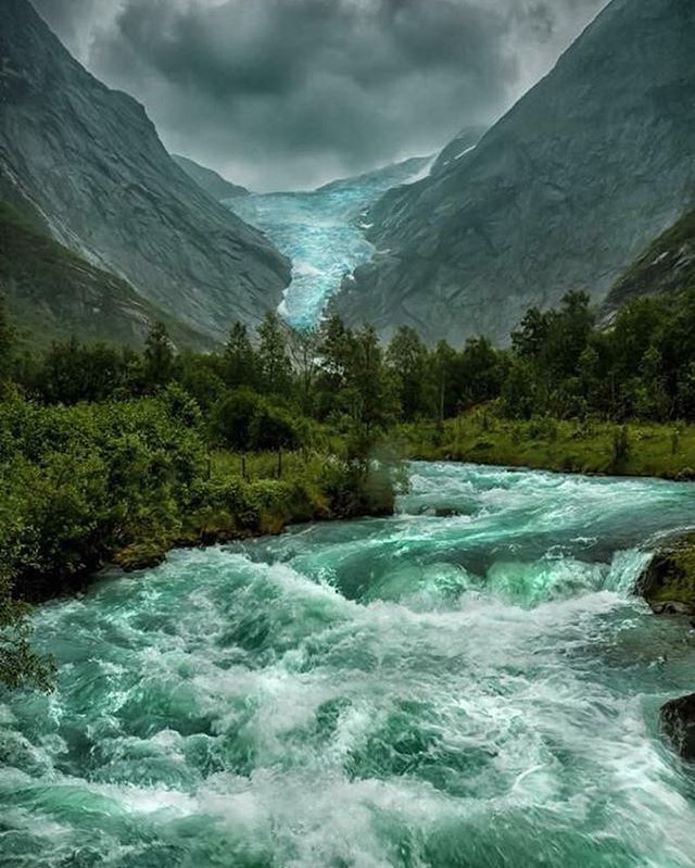 El derretimiento del glaciar briksdalsbreen en Noruega 🇳🇴