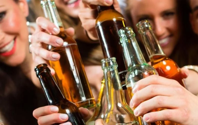 jovenesalcohol1.jpg