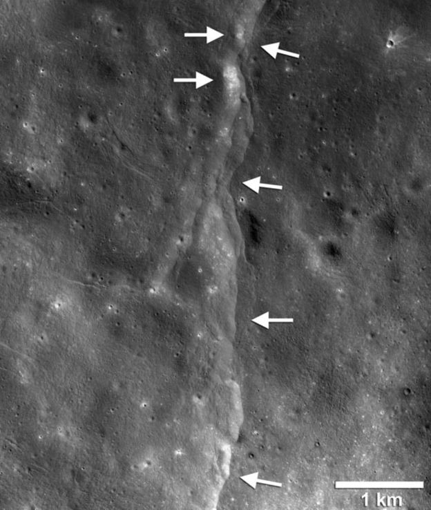 _106954552_moon5.jpg