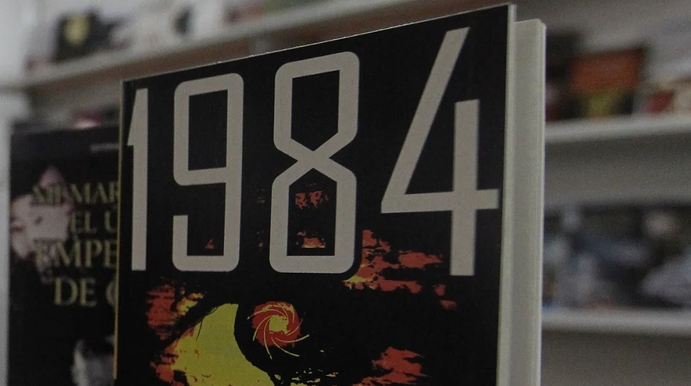 Alt-Detalle-de-una-imagen-de-EFE-de-la-portada-del-libro-1984-de-George-Orwell.jpg