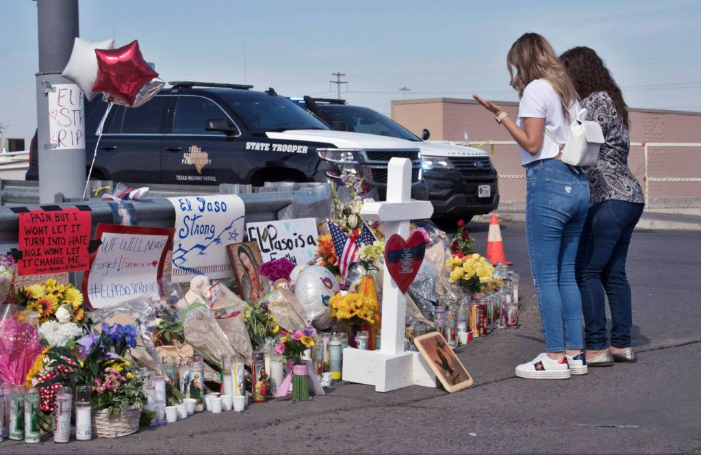 -_us-shooting-el_paso_32010641.jpg