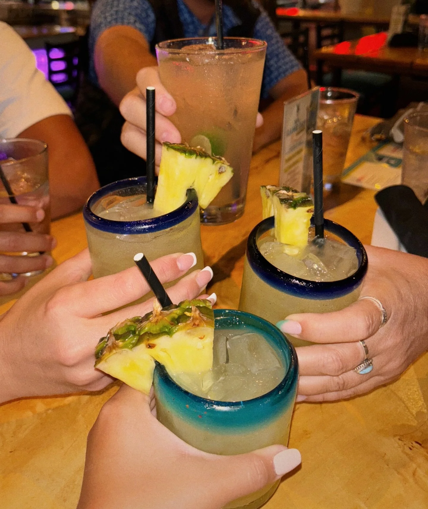 delicious margs ✓
chips and salsa ✓
tequila selection ✓
friday night plans at Burro ✓✓✓