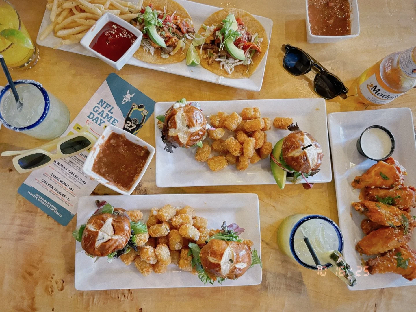 The dreamiest Thursday Night Football spread and the perfect kickoff to TwitchCon weekend! 🌮🫶🏼🍋‍🟩🍹🥑