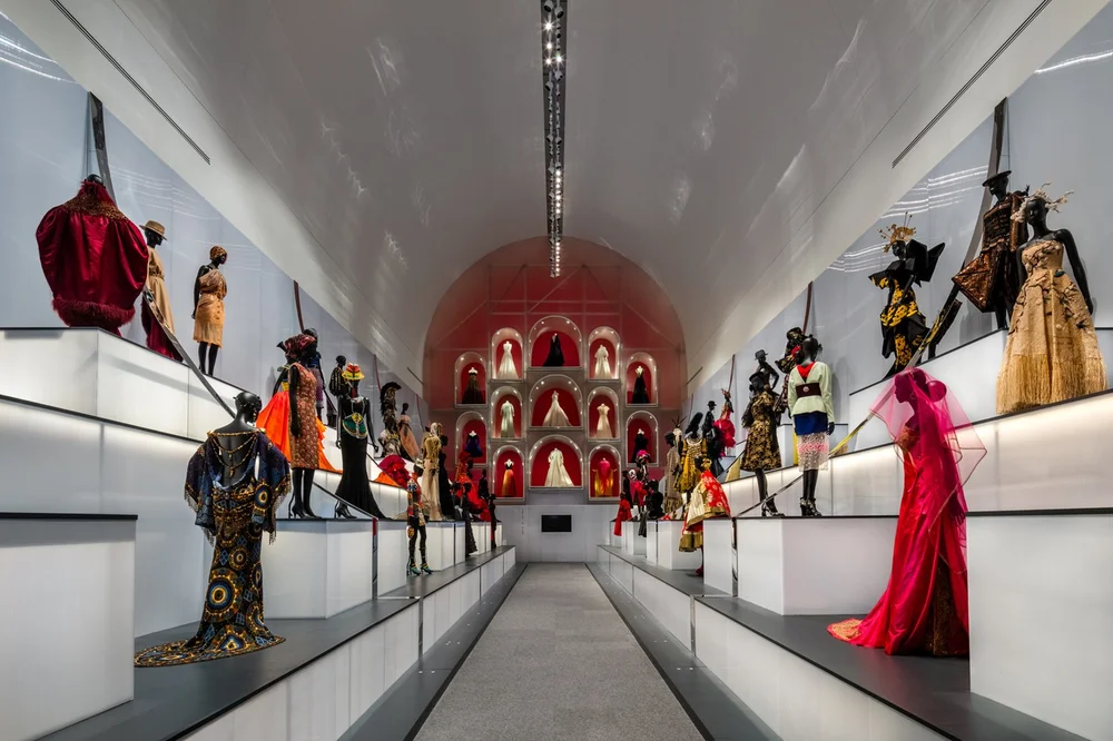 https___hypebeast.com_wp-content_blogs.dir_6_files_2019_05_christian-dior-from-paris-to-the-world-exhibition-dallas-museum-of-art-333.jpg