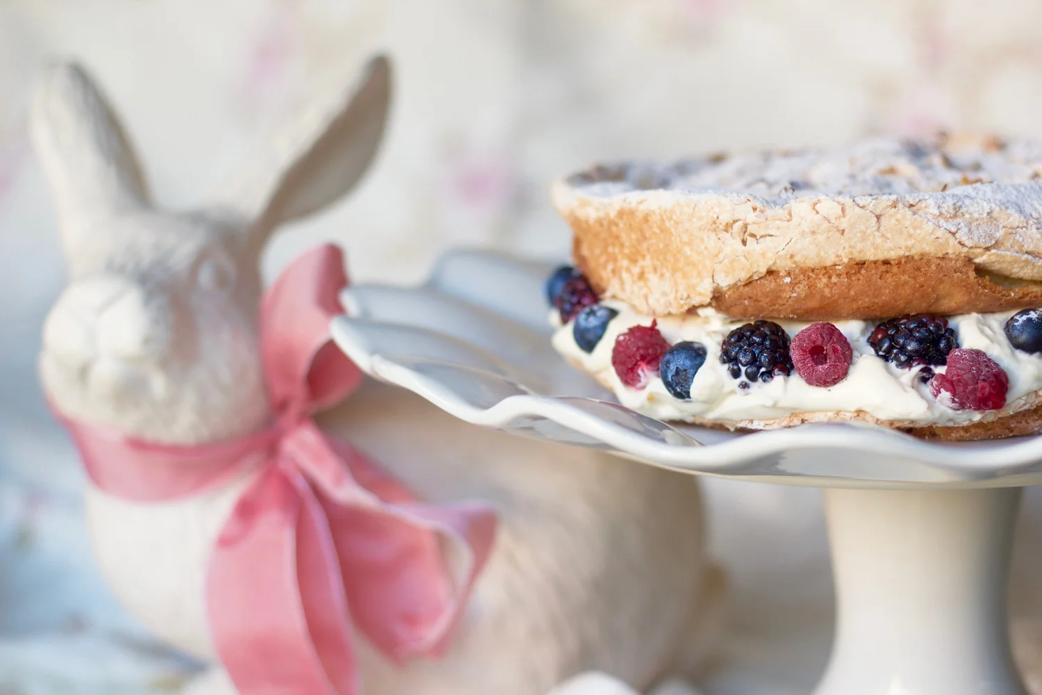 hazelnut-berry-meringue-cake2.jpg