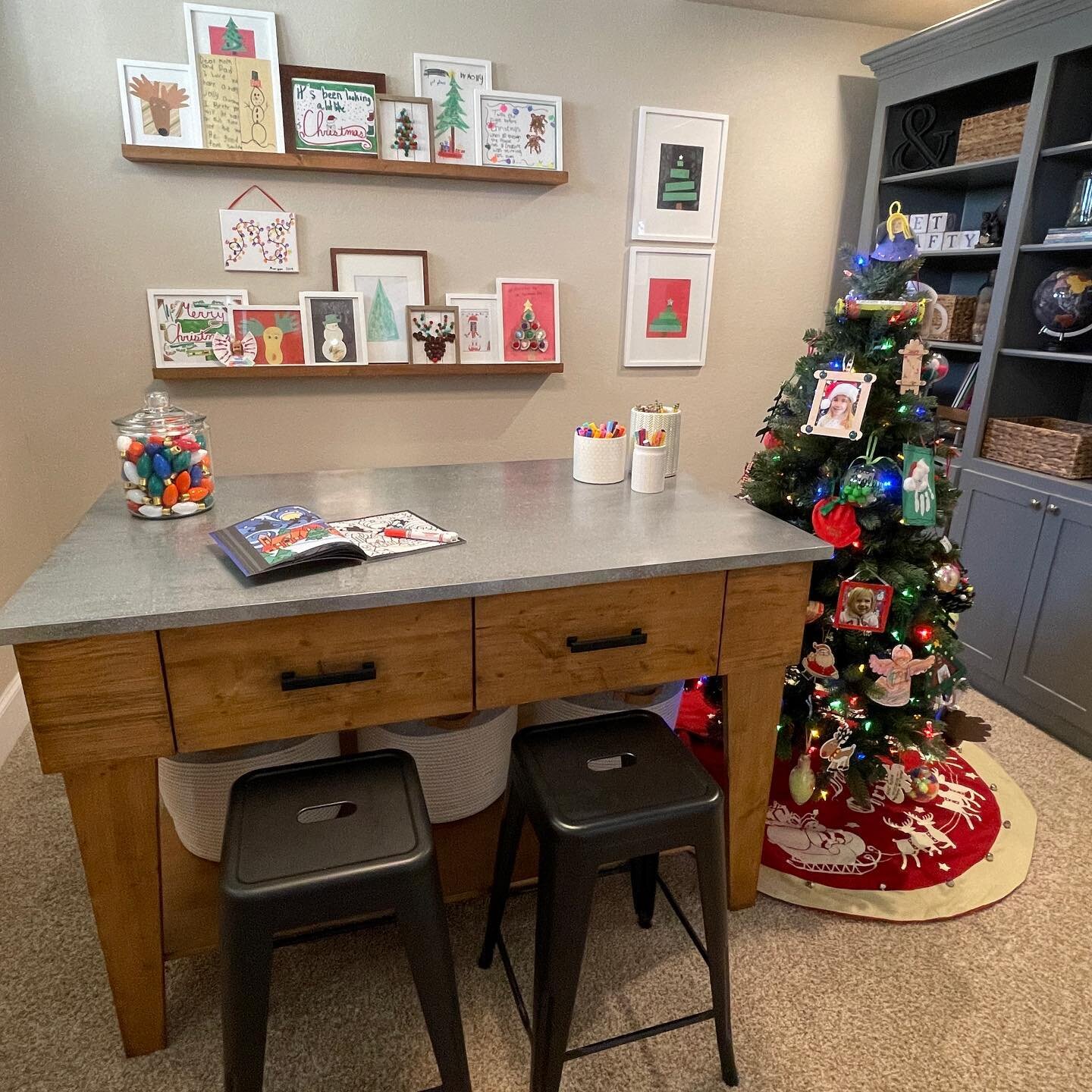 I&rsquo;m going to miss our little Christmas craft room. This little tree with all the kids handmade ornaments is my absolute favorite. I also really, really love old fashioned C9 lights; they instantly remind of my Pops and Nana ❤️ But after 10 year
