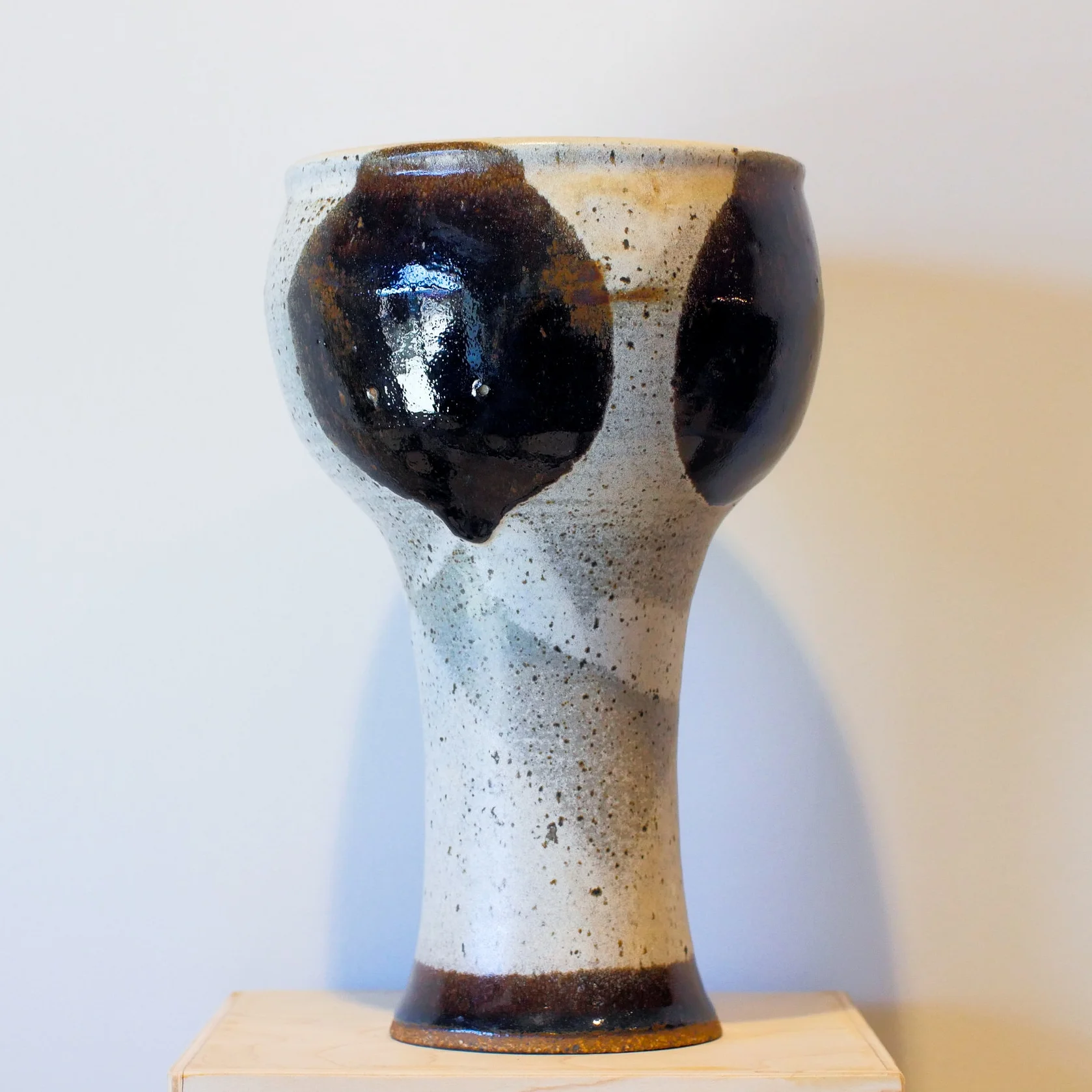 VC17 - Tall Dot Pot - 4.jpg