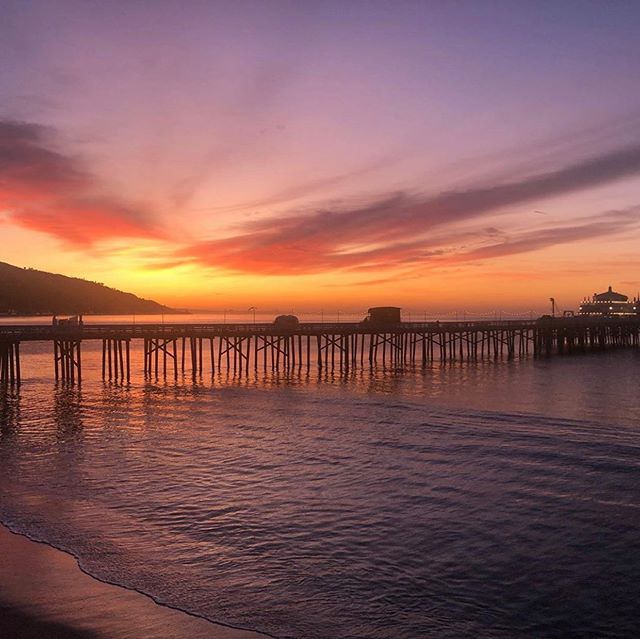 Good morning from Malibu. Sunday&rsquo;s are the best! Woke up focused on living a life of good intention, honesty, and warm sweet love for those who show up in a real way. Happy Sunday everyone cheers to the holidays ahead ✨🙏🏼✨