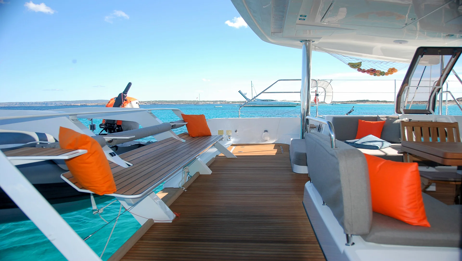 Wide aft deck.jpg